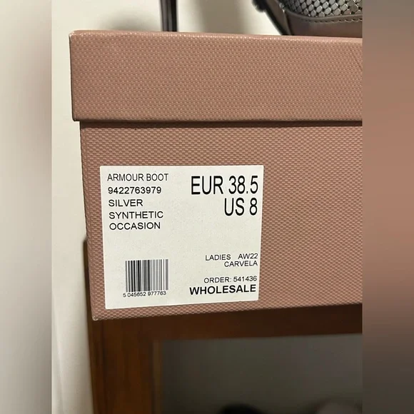 Carvela Armour Boot. Size 8. 4” heel. Excellent Condition. - Picture 7 of 7